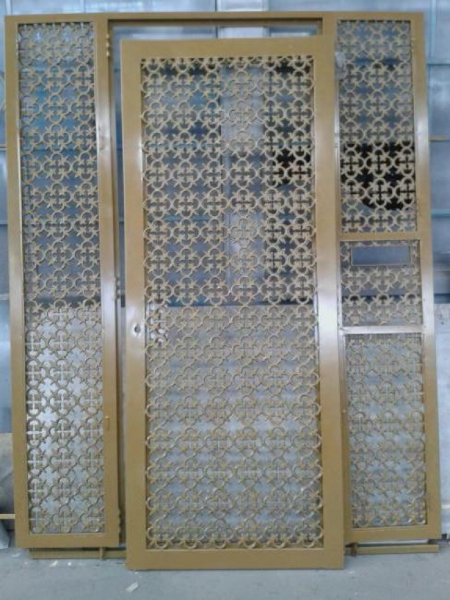 Porta de ferro fundido